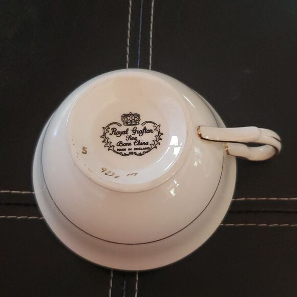 Vintage Royal Grafton Mint Green Gold Floral Tea Cup & Saucer Made in England - Picture 6 of 6